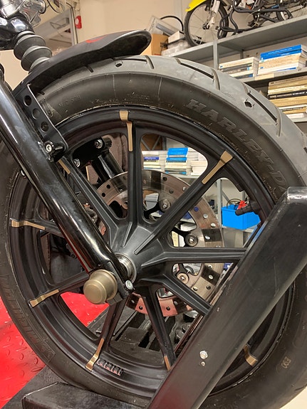 Harley-Davidson XL 883N Iron 28 of 30