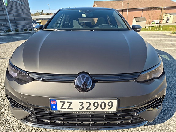 Volkswagen Golf VIII 2 of 22