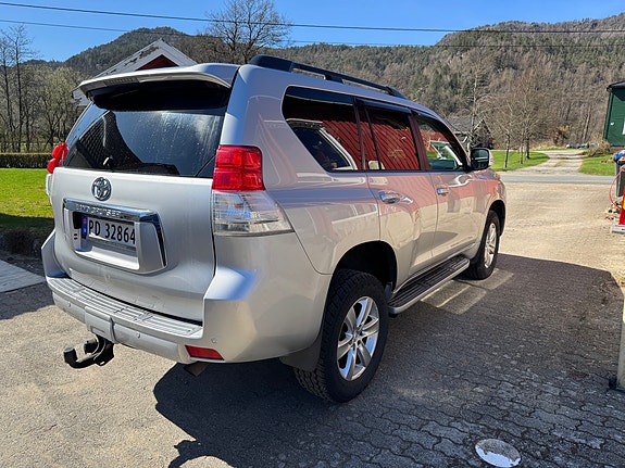 Toyota Land Cruiser 2 of 17
