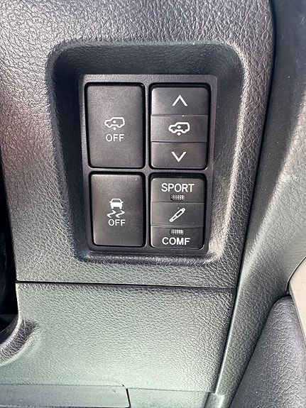 Toyota Land Cruiser 8 of 17