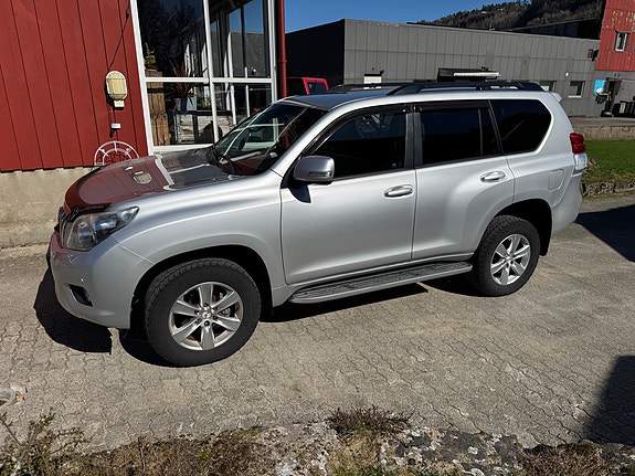 Toyota Land Cruiser 3 of 17
