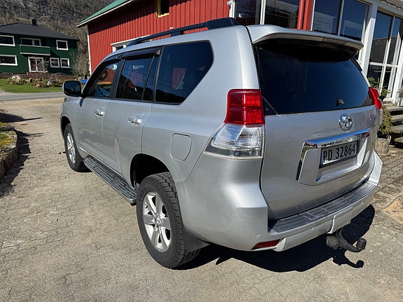Toyota Land Cruiser 4 of 17