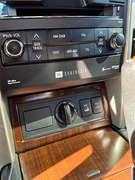 Toyota Land Cruiser 7 of 17