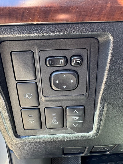 Toyota Land Cruiser 9 of 17