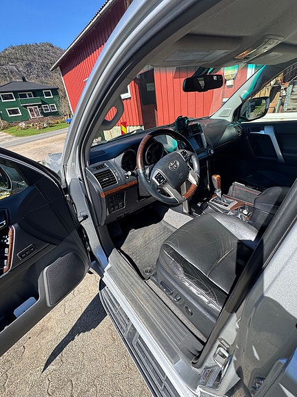 Toyota Land Cruiser 6 of 17