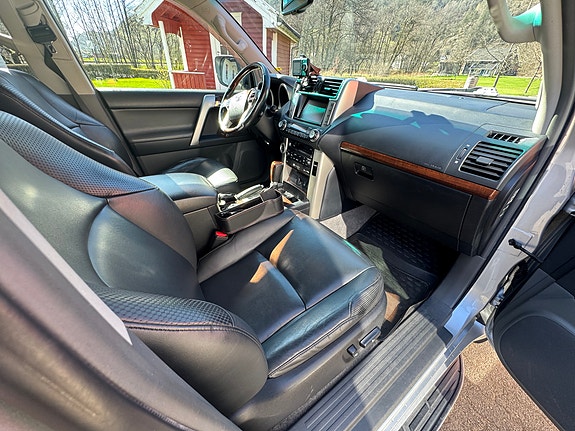 Toyota Land Cruiser 13 of 17