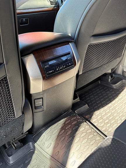 Toyota Land Cruiser 10 of 17