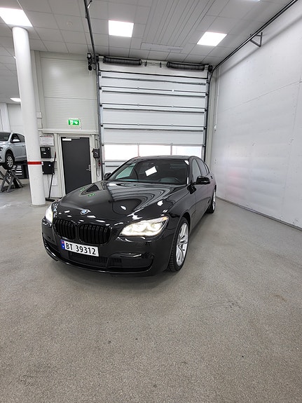 BMW 750d 5 of 5