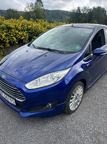 Ford Fiesta 3 of 5
