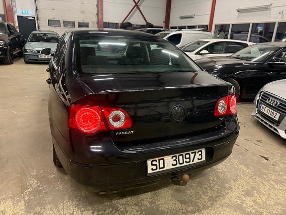 Volkswagen Passat 3 of 5