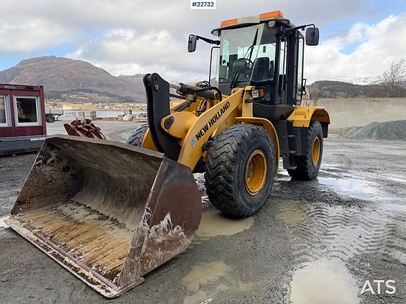 New Holland W130B hjullaster m/ skuffe 2 of 5