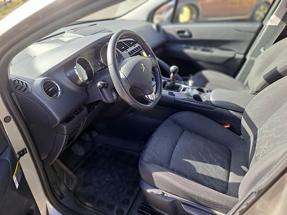 Peugeot 3008 4 of 5