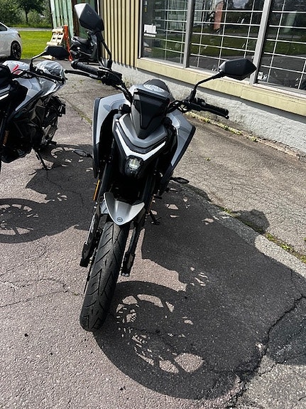 CFMOTO 125 NK 12 of 13
