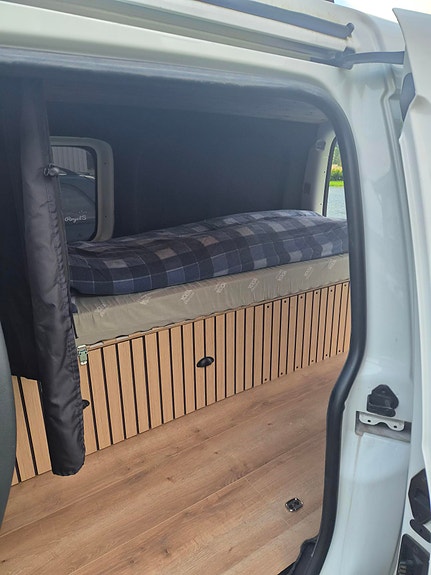 Volkswagen Caddy Maxi 18 of 25