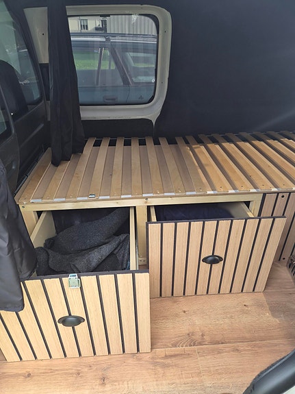 Volkswagen Caddy Maxi 16 of 25