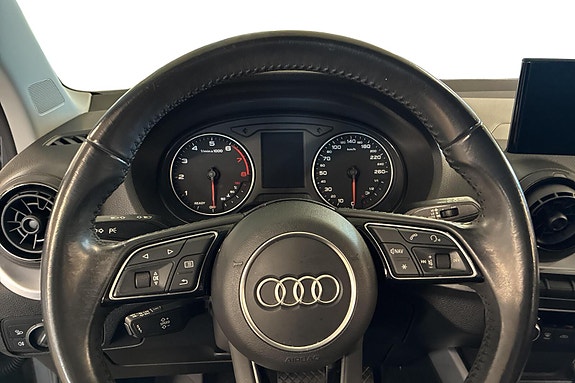 Audi Q2 8 of 16