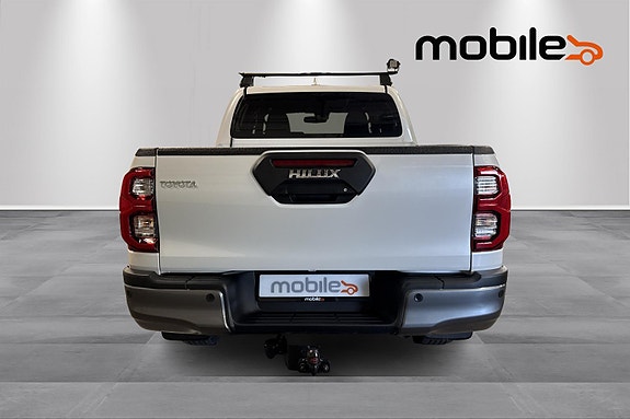 Toyota HiLux 4 of 5