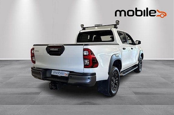 Toyota HiLux 3 of 5