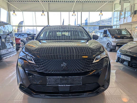 Peugeot 5008 2 of 5