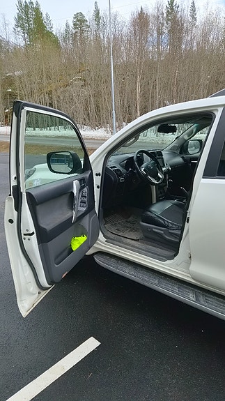 Toyota Land Cruiser 5 of 5