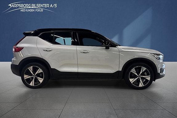 Volvo XC40 4 of 5