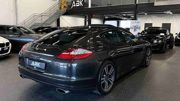 Porsche Panamera 4 8 of 30