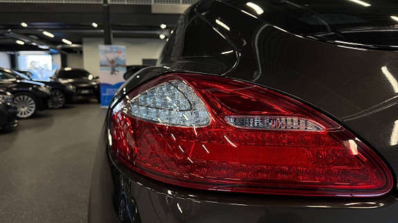 Porsche Panamera 4 12 of 30