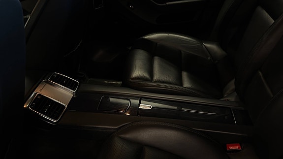 Porsche Panamera 4 30 of 30