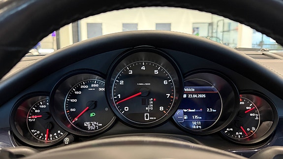 Porsche Panamera 4 19 of 30