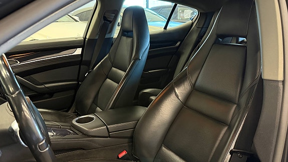 Porsche Panamera 4 16 of 30