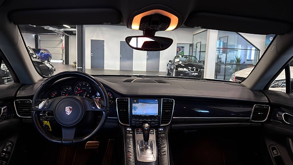 Porsche Panamera 4 18 of 30