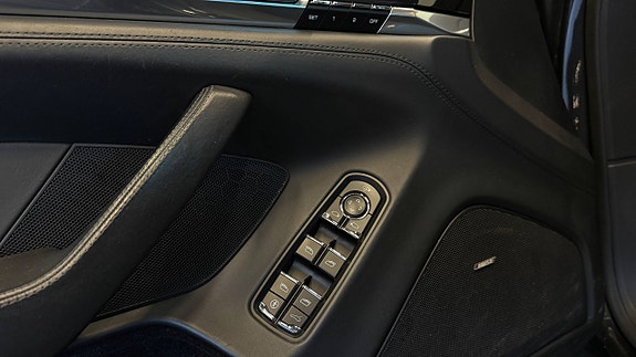 Porsche Panamera 4 17 of 30