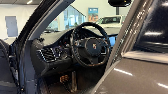 Porsche Panamera 4 15 of 30
