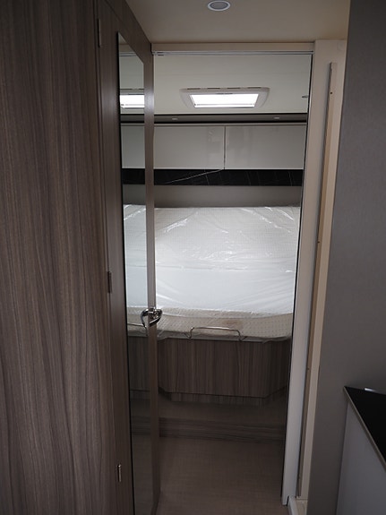 Bürstner Lyseo I 736 - Face to face - Stekeovn - Queen bed - Alde 11 of 30