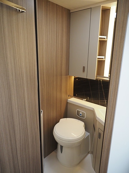Bürstner Lyseo I 736 - Face to face - Stekeovn - Queen bed - Alde 22 of 30
