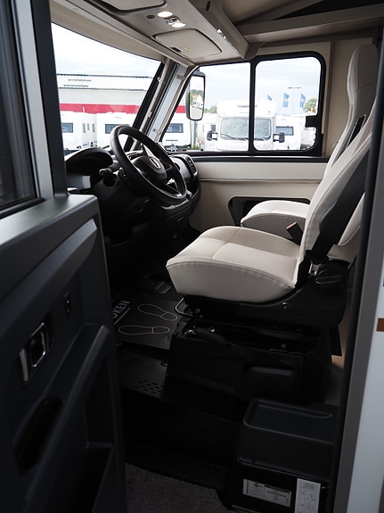 Bürstner Lyseo I 736 - Face to face - Stekeovn - Queen bed - Alde 7 of 30