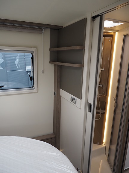 Bürstner Lyseo I 736 - Face to face - Stekeovn - Queen bed - Alde 19 of 30