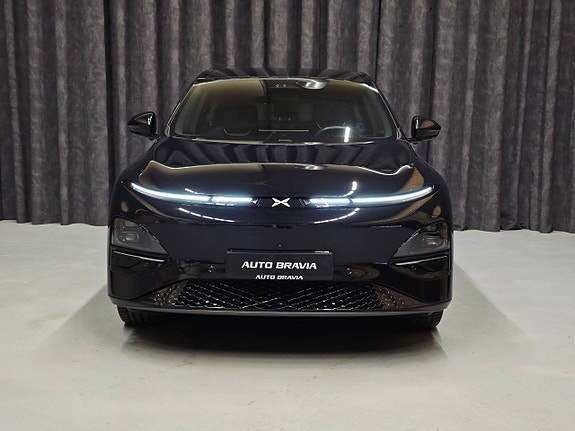 XPeng G6 2 of 5