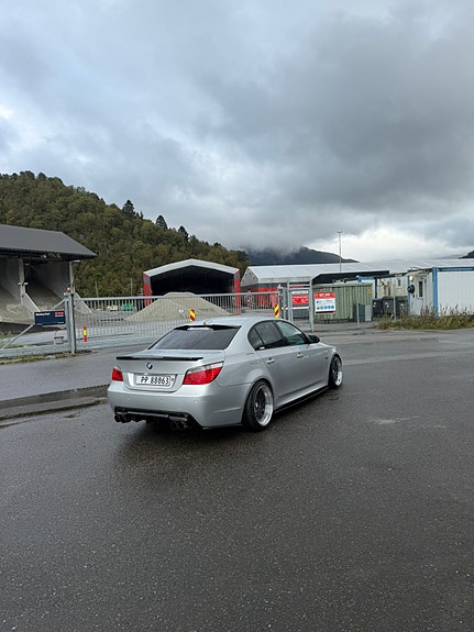 BMW 525d 2 of 28