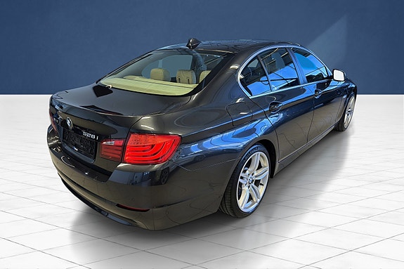 BMW 528i 4 of 24