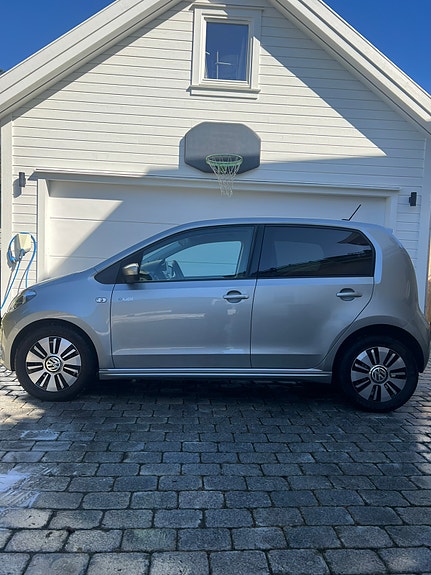 Volkswagen UP! 4 of 5