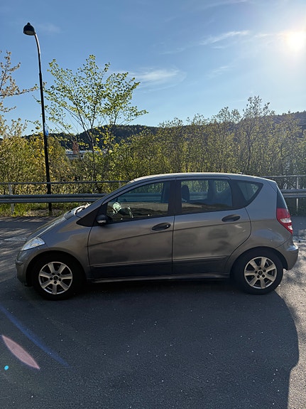 Mercedes-Benz A160 3 of 5