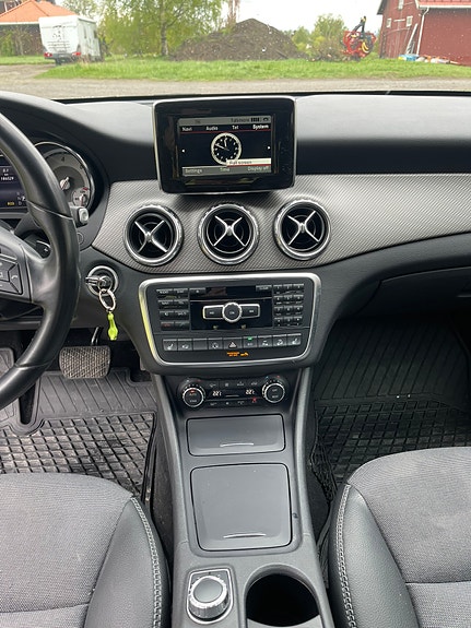 Mercedes-Benz GLA200 9 of 11