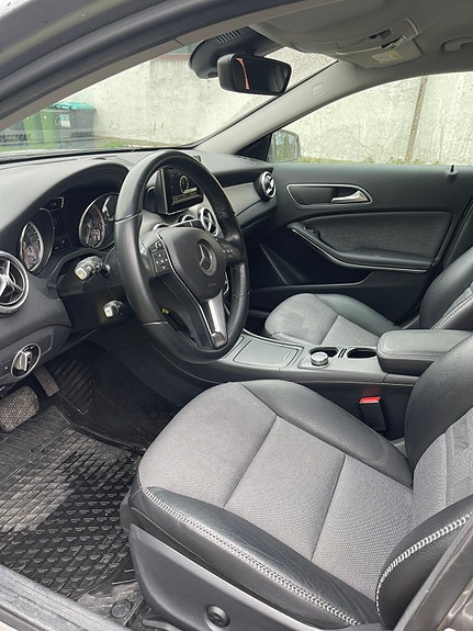 Mercedes-Benz GLA200 10 of 11