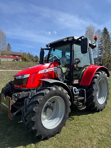 Massey Ferguson 5713S Exclusive