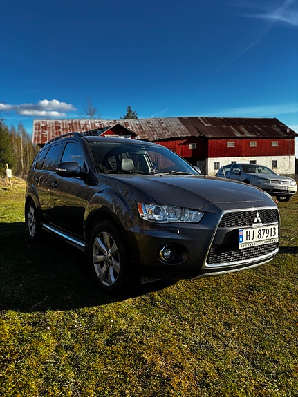 Mitsubishi Outlander 2 of 5
