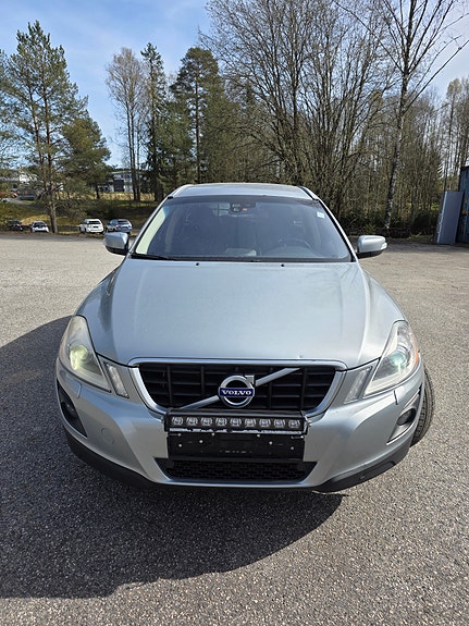 Volvo XC60 2 of 21