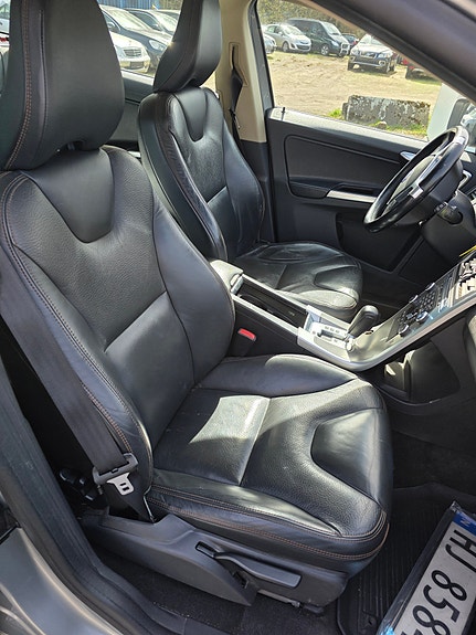 Volvo XC60 10 of 21