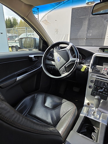 Volvo XC60 13 of 21