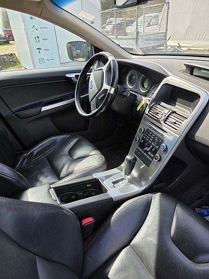 Volvo XC60 9 of 21